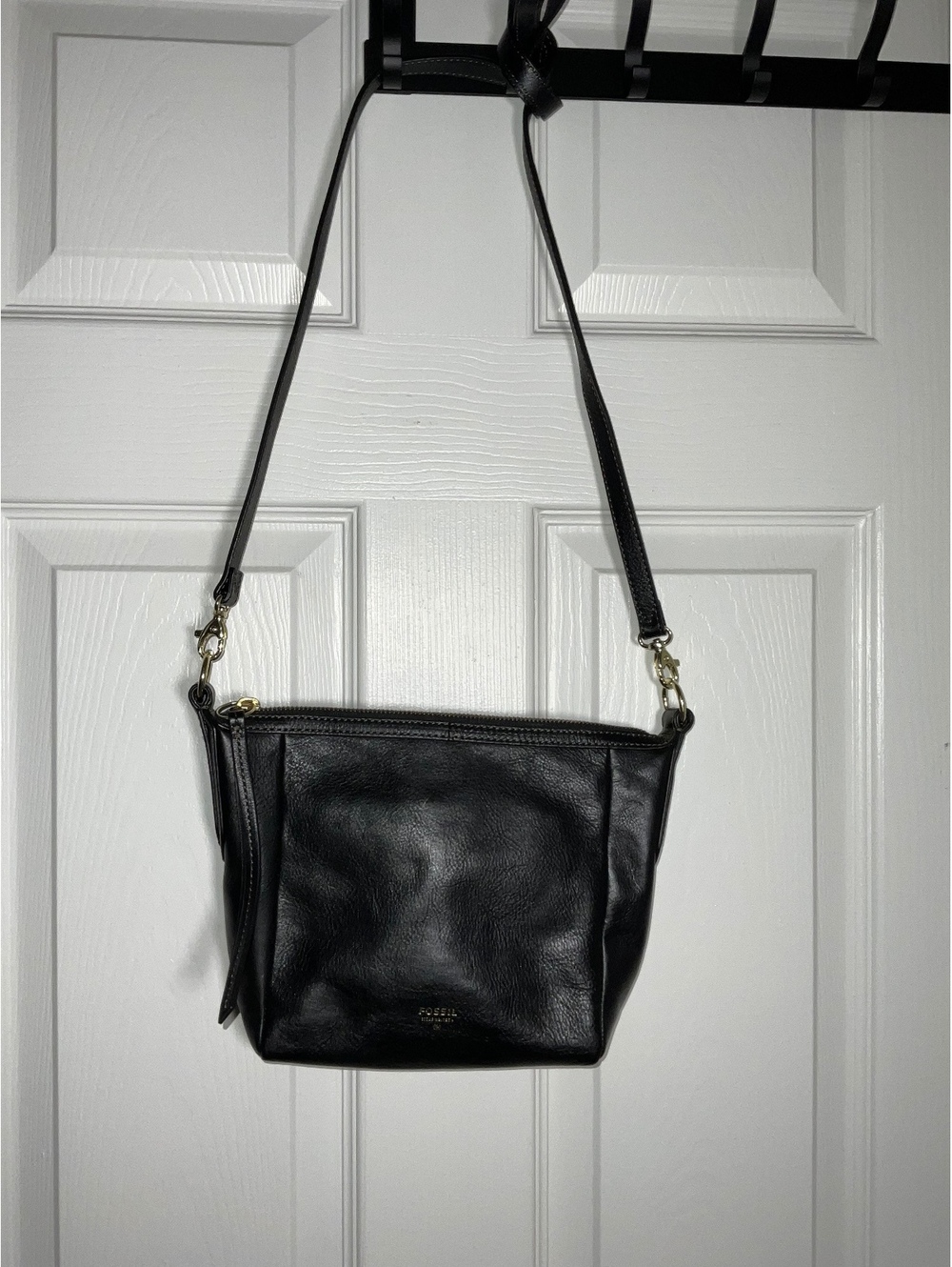 Fossil Black Leather Crossbody Bag with Adjustable Strap